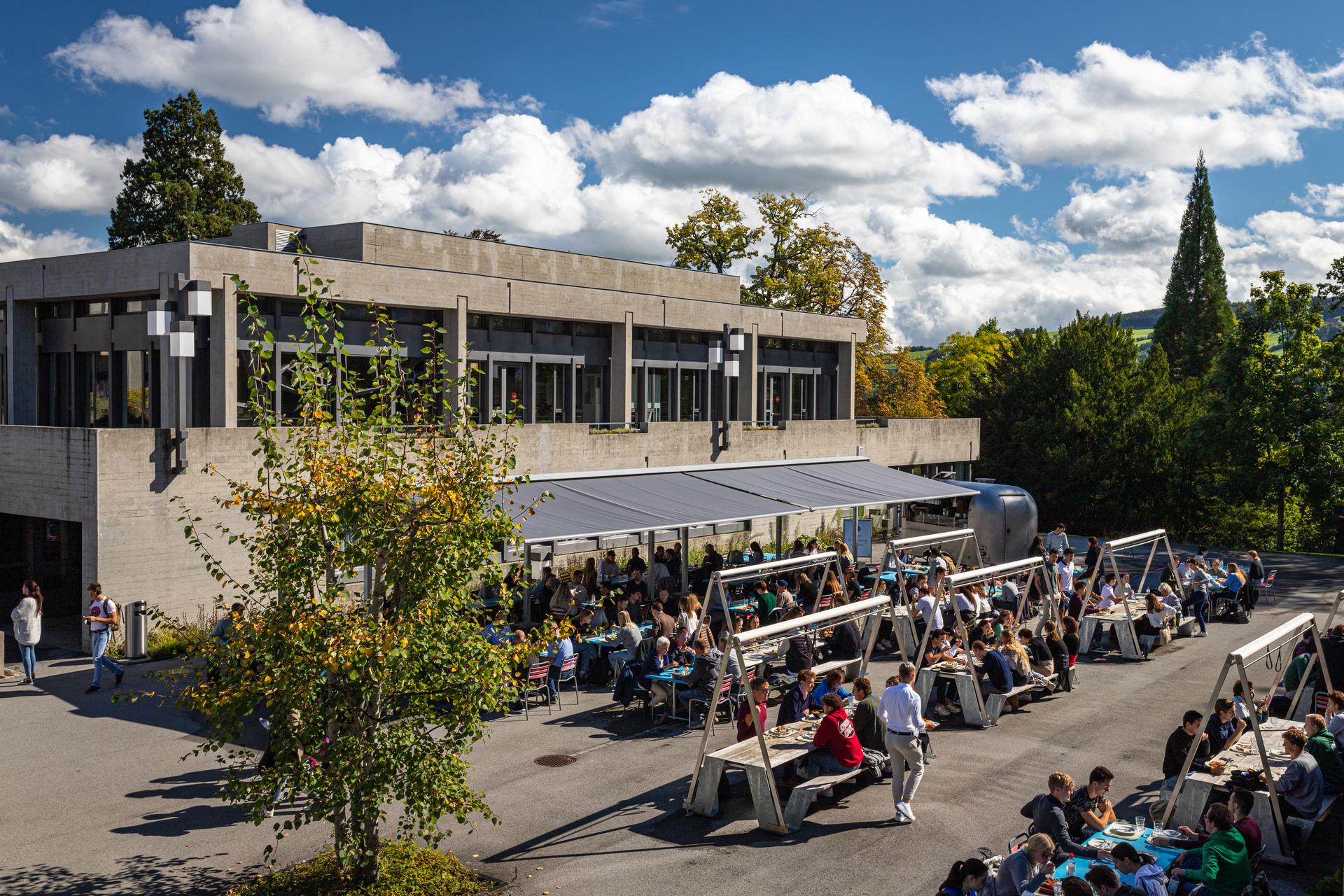 Summer - Enjoy a lunch break outside